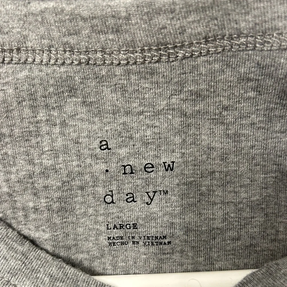 Grey shirt - Picture 3 of 3